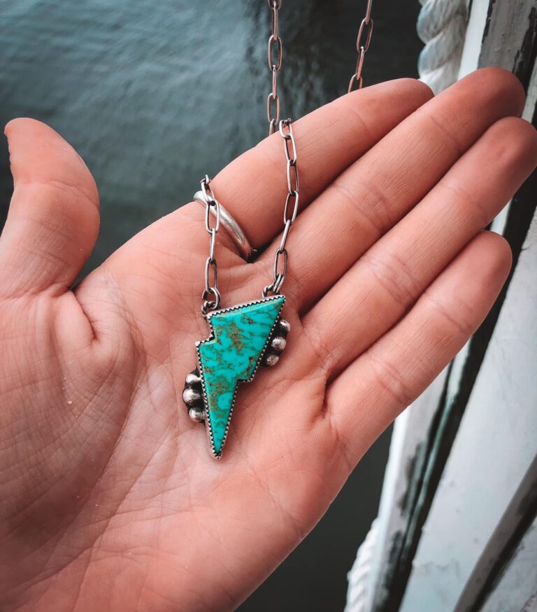 616a061372983 768x876